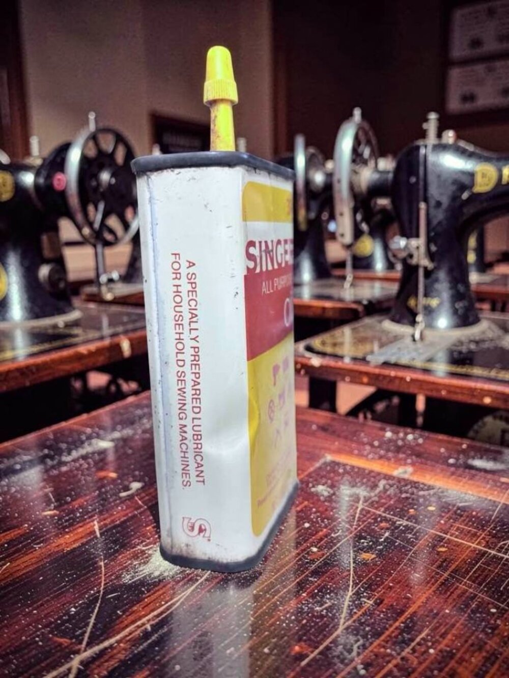 Singer Vintage All Purpose Oil Tin 4 Fl Oz Sewing Machine Lubricant With Origina - Picture 3 of 7